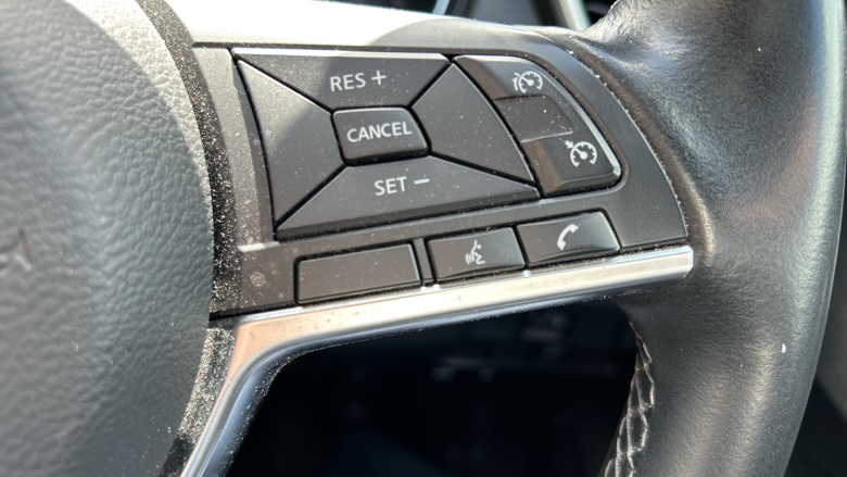 Nissan Qashqai 1.3 DiG-T N-Connecta 5dr Petrol Hatchback